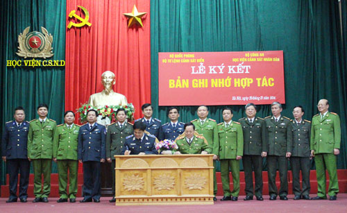 Lễ ký kết Bản ghi nhớ hợp tác giữa Êv88 chào đón năm mới 2026 với Bộ Tư lệnh Cảnh sát biển